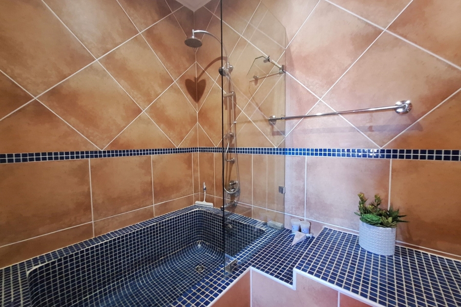 5 Bedroom Property for Sale in Golden Mile Western Cape